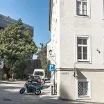 Spacious Old Town Luxury Linz